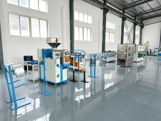Kwaliteit  Single Double Color High Speed PVC Coating Yarn Polyester Yarn Making Machine For Curtain fabriek